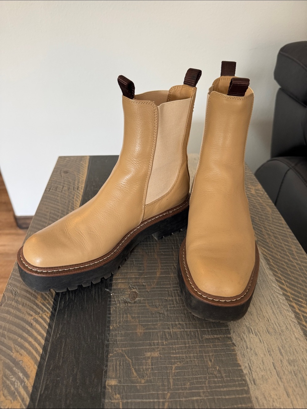 Sam Edelman women’s Tan Chelsea Chukka Boots